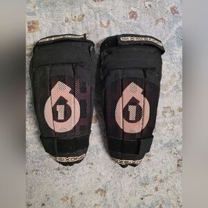 SixSixOne Knee/Shin Guards in Black and Pink